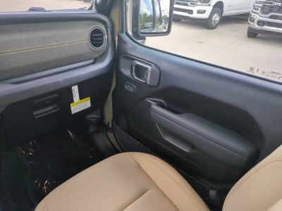 2026 Jeep Gladiator — photo 19 view