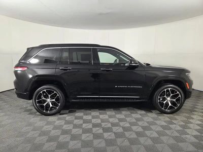 2024 Jeep Grand Cherokee — detail view