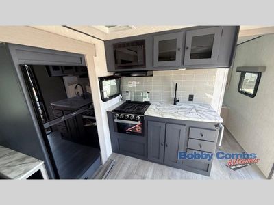 2025 Coachmen RV Apex Ultra-Lite - Photo 7