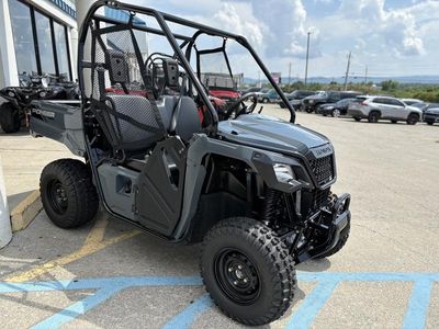 2025 Honda Pioneer 520 - Photo 2