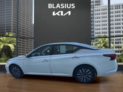 2025 Nissan Altima — side profile view