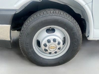 2022 Chevrolet Express 3500 — photo 11 view
