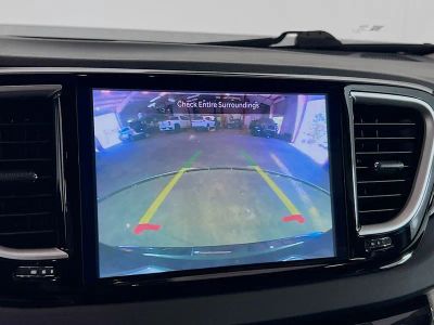 2023 Chrysler Pacifica — photo 13 view