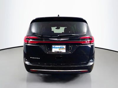 2023 Chrysler Pacifica — photo 19 view