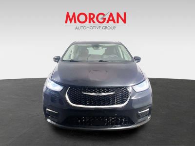 2023 Chrysler Pacifica — side profile view