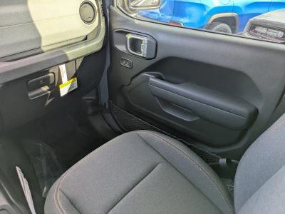 2026 Jeep Gladiator — photo 14 view