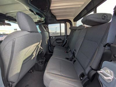 2026 Jeep Gladiator — photo 11 view