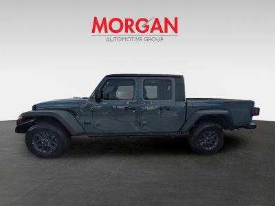 2026 Jeep Gladiator — detail view