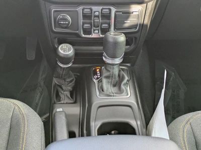 2026 Jeep Gladiator — photo 16 view