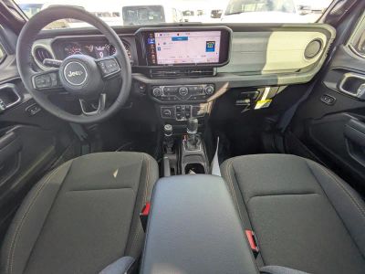 2026 Jeep Gladiator — photo 12 view