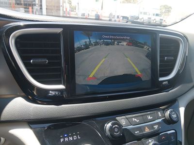 2023 Chrysler Pacifica — photo 16 view