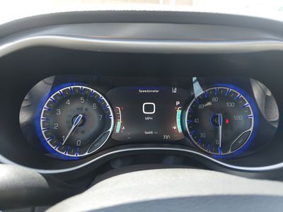 2023 Chrysler Pacifica — photo 14 view