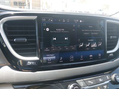 2023 Chrysler Pacifica — photo 17 view