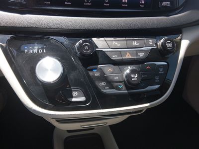 2023 Chrysler Pacifica — photo 20 view