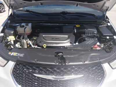 2023 Chrysler Pacifica — photo 9 view