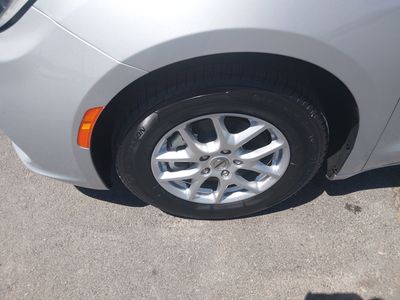 2023 Chrysler Pacifica — photo 10 view
