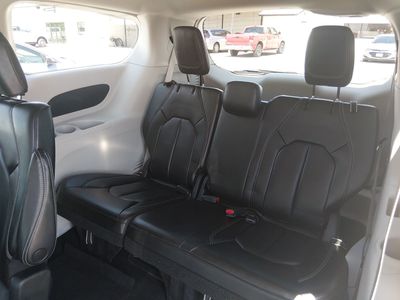 2023 Chrysler Pacifica — photo 18 view