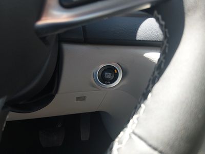 2023 Chrysler Pacifica — photo 13 view