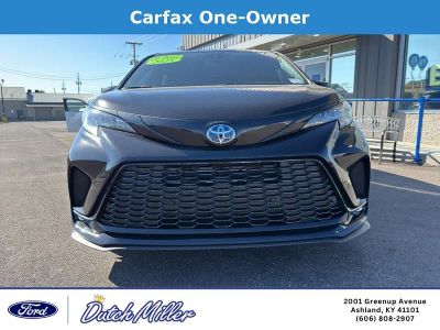 2025 Toyota Sienna — side profile view