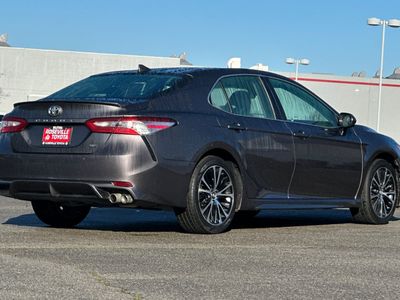 2020 Toyota Camry - Photo 2