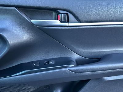 2020 Toyota Camry - Photo 18