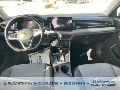 2025 Volkswagen Jetta - Photo 3