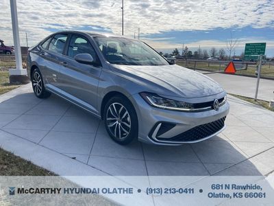 2025 Volkswagen Jetta - Photo 2