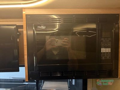 2017 Winnebago Navion — photo 23 view