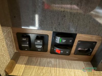 2017 Winnebago Navion — photo 38 view