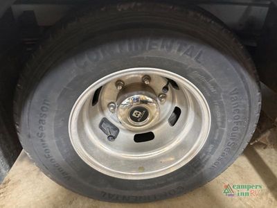2017 Winnebago Navion — photo 10 view