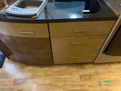 2017 Winnebago Navion — photo 25 view