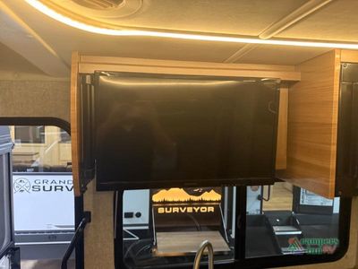 2017 Winnebago Navion — photo 22 view