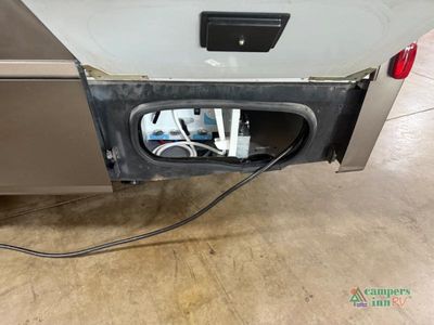 2017 Winnebago Navion — photo 7 view