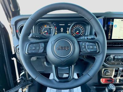 2025 Jeep Wrangler — photo 11 view