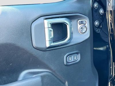 2025 Jeep Wrangler — photo 18 view