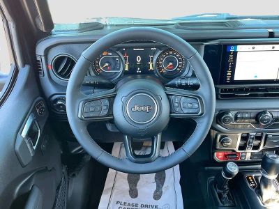 2025 Jeep Wrangler — photo 22 view