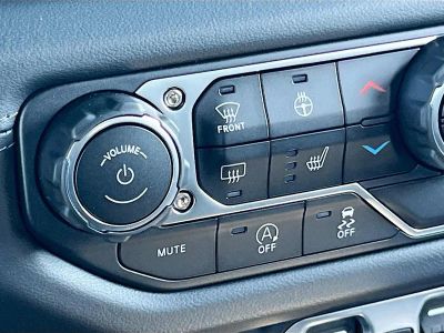 2025 Jeep Wrangler — photo 20 view