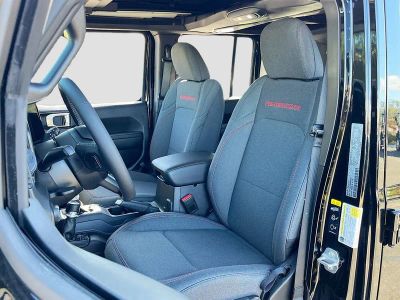 2025 Jeep Wrangler — photo 21 view