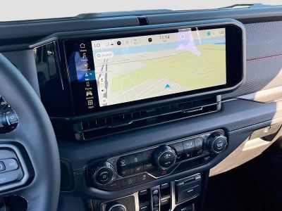 2025 Jeep Wrangler — photo 13 view