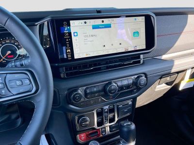2025 Jeep Wrangler — photo 15 view