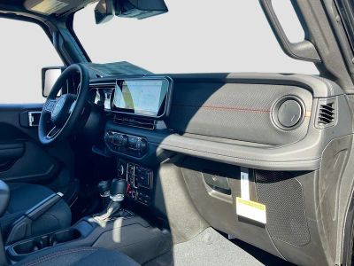 2025 Jeep Wrangler — photo 28 view