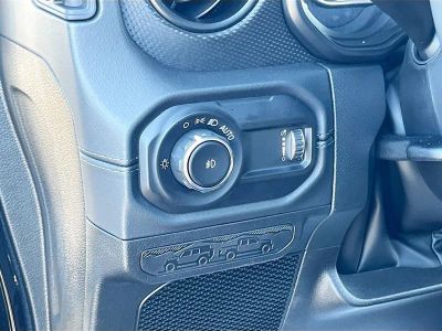 2025 Jeep Wrangler — photo 10 view
