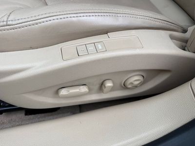 2011 Buick LaCrosse — photo 14 view