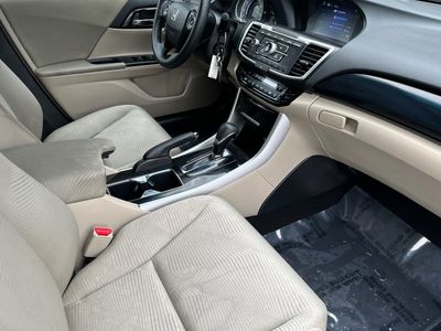 2017 Honda Accord - Photo 15