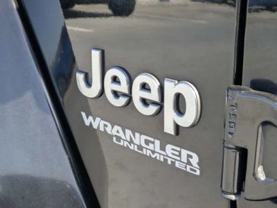 2021 Jeep Wrangler — photo 18 view