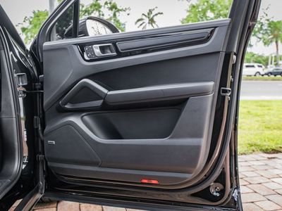 2023 Porsche Cayenne Coupe - Photo 33