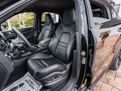 2023 Porsche Cayenne Coupe - Photo 20