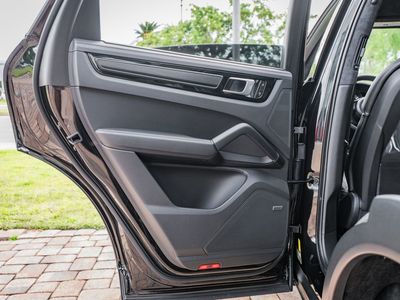 2023 Porsche Cayenne Coupe - Photo 37
