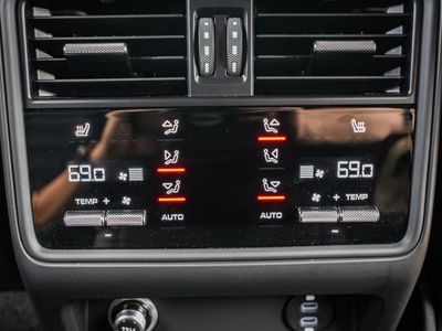 2023 Porsche Cayenne Coupe - Photo 46