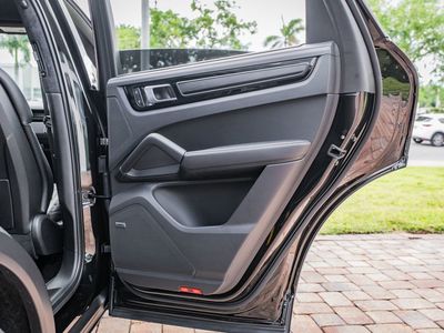 2023 Porsche Cayenne Coupe - Photo 40